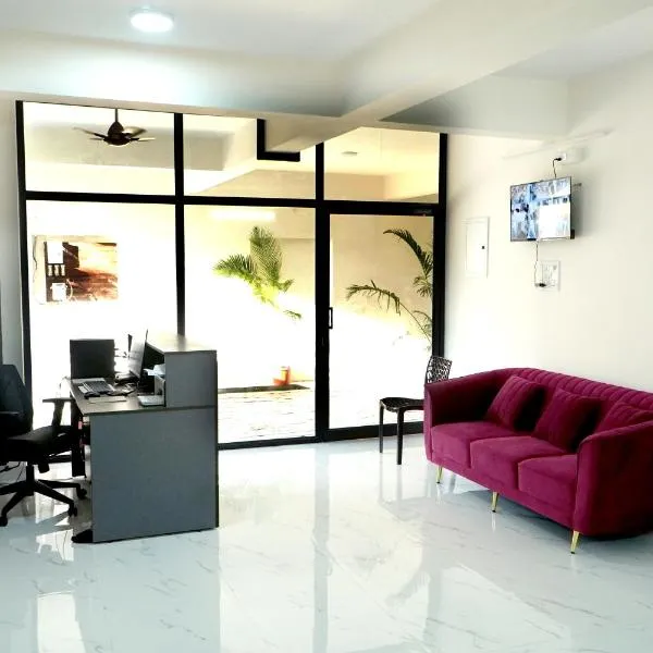 Happy Serviced Apartments, hotel in Chennai