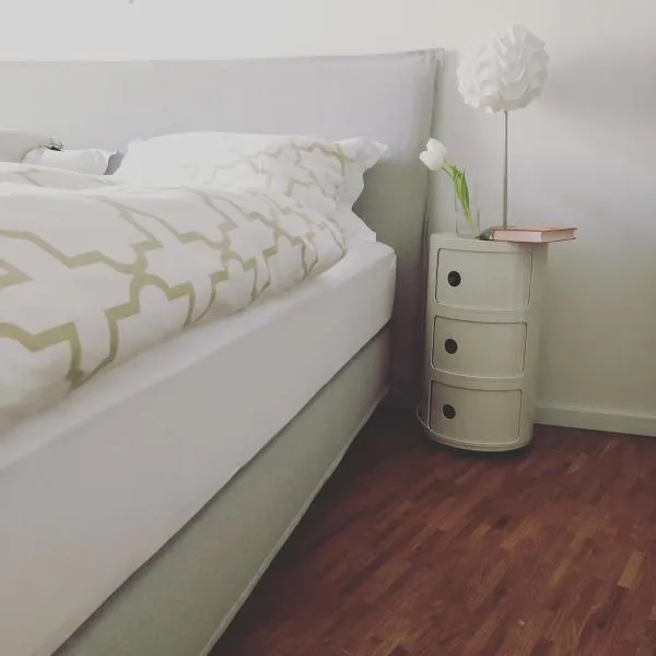 Design apartment with river view, hotel in Düsseldorf