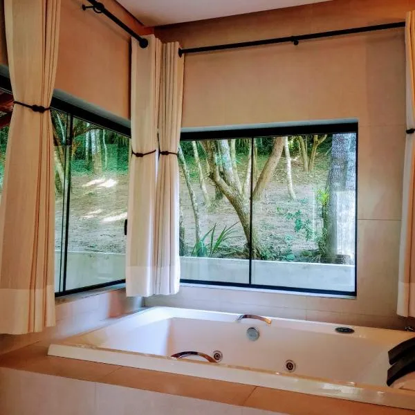 Cabana e Chalé com hidromassagem na Pousada Sitio Pauletto, hotel v destinaci Jarinu