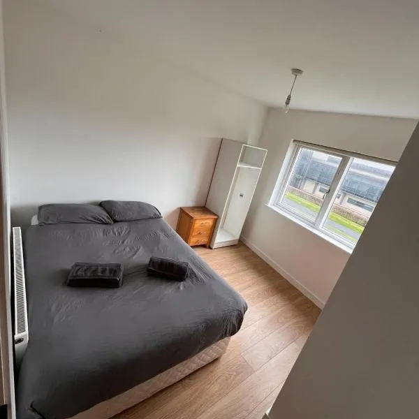 Superb Double room near Airport, hotel v destinaci Dublin