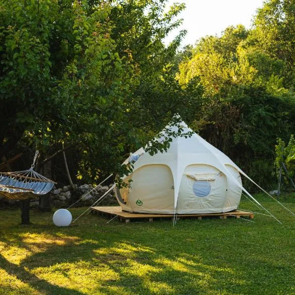 Vrelo Glamping, hotel v destinaci Mandići