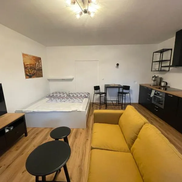 New Apartments near to Elbe bicycle path, hotel in Roudnice nad Labem