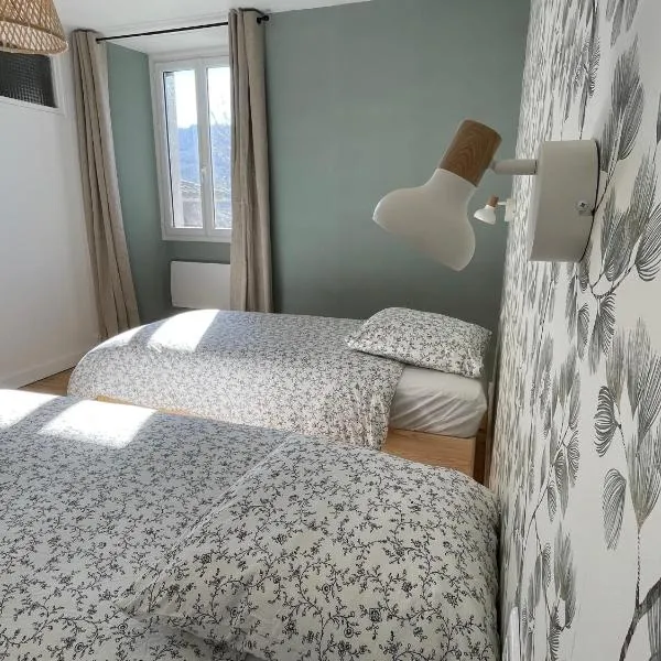 Lili-Belle, maison de vacances, hotel in Livinhac-le-Haut