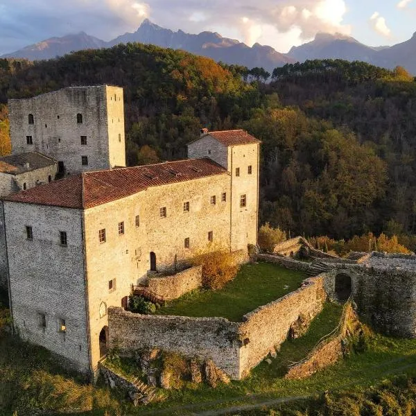 Glamping Castel Dell'Aquila, хотел в Gragnola