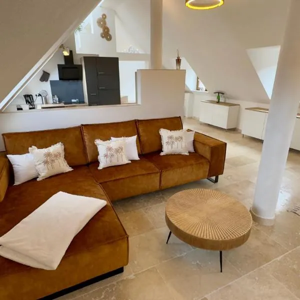 Design Penthouse im alten Schloss Deidesheim, hotel v destinaci Deidesheim