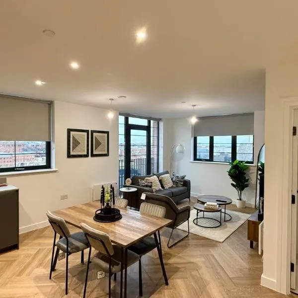 Serene- Stunning Two Bedroom 2 washroom, Spacious, dual aspect lounge, Jwellery Quarter, Birmingham City Centre, hotel v Birminghamu