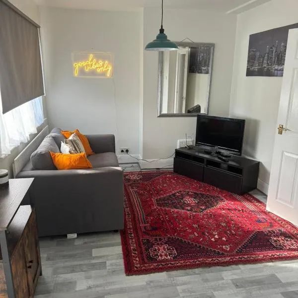 2 bedroom cosy flat, hotel in Norwood