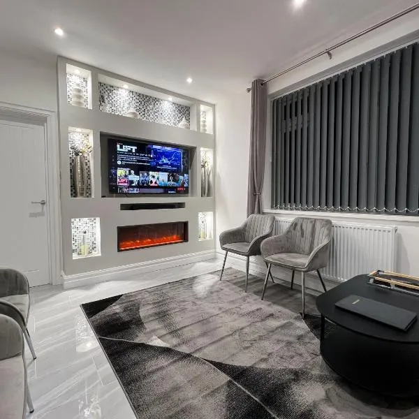 Stylish 2 Bedroom Flat City Centre - Free Parking，位于卡迪夫的酒店