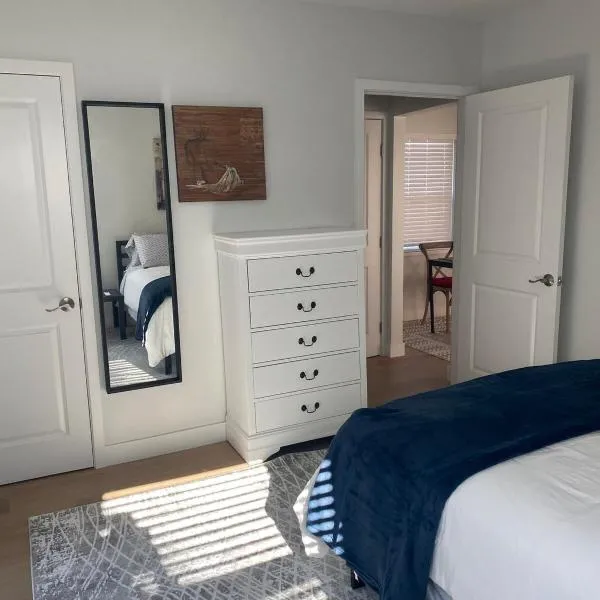 2 Palo Alto - Fully Furnished with Parking, Laundry, AC, Private, hotelli kohteessa East Palo Alto