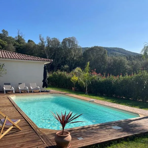 Magnifique villa récente entre mer et montagne située entre Ajaccio et Porticcio, hotel v destinaci Cauro