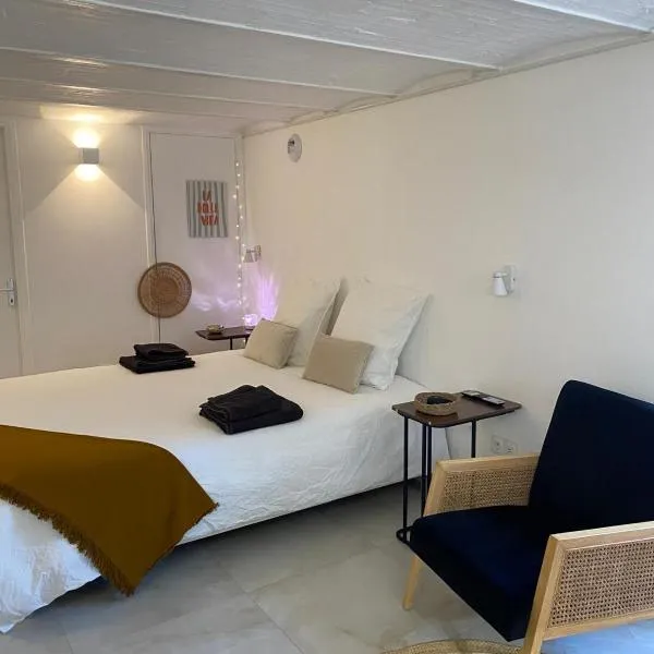 Le Cocon - proche gare avec jardinet - 2 adultes et 1 bébé, hotel in Bois-le-Roi