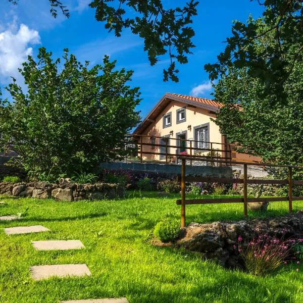 Villa del Gelso Chalet nel Parco dellEtna, hotel v destinácii Mascali