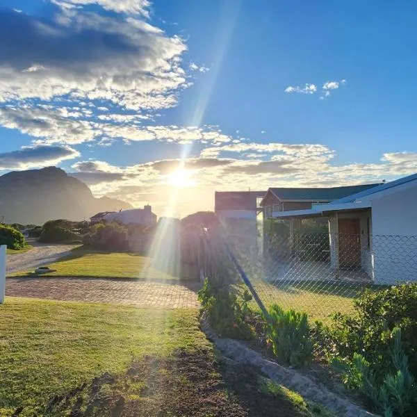 The Beach Cottage Betty's Bay, hotel in Bettyʼs Bay