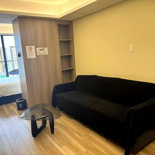 LCONDOTEL Hotel Studio with Balcony at Imperial Plaza near MOA NAIA PITX、マニラのホテル