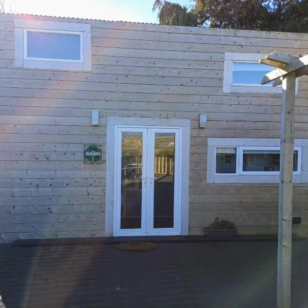 The Wee Tiny Home, hotel in Derry Londonderry