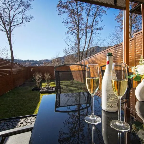 AusZeit Steiraland 2 mit privaten Terrasse und Garten und Parkplatz、Nennersdorfのホテル
