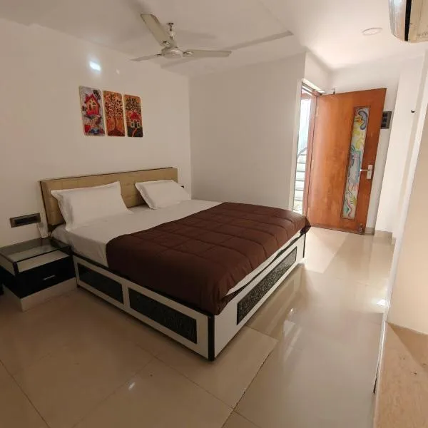 Spacious Garden Facing 2 BHK in Sanpada 5 mins from DY Patil Stadium, hotel v destinaci Nová Bombaj