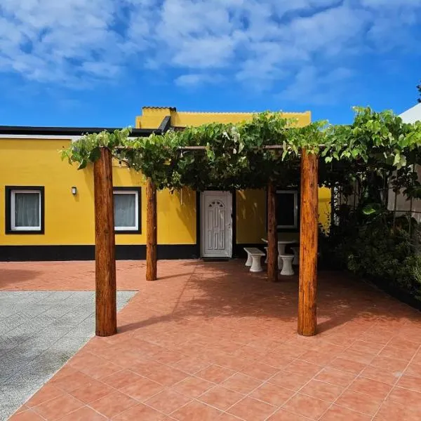 Santa Barbara Beach hotspot, Hotel in Ribeira Grande