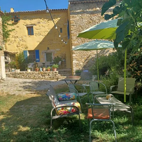 Chambre dans ferme provençale, hotel v destinácii Ongles