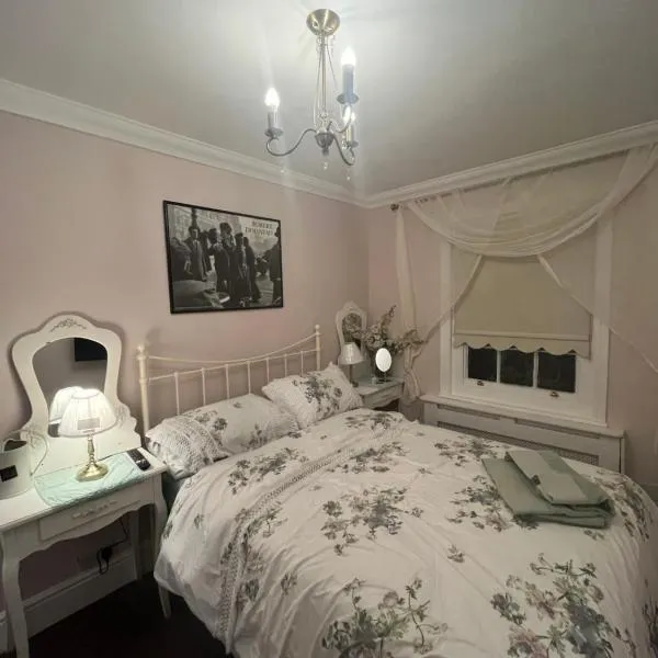 Cluaine Meala cottage, hotel v destinaci Isleworth