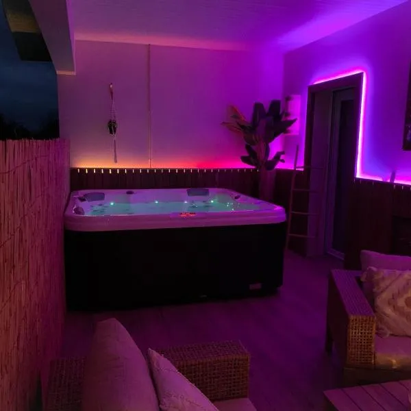 Le Cocon Rose Jacuzzi privé rêve et Douceur, hotel em Belin-Beliet