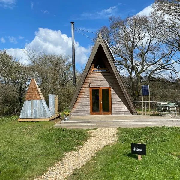 Aframe Tiny Home SILVA with private hot tub, hotel in Cowes