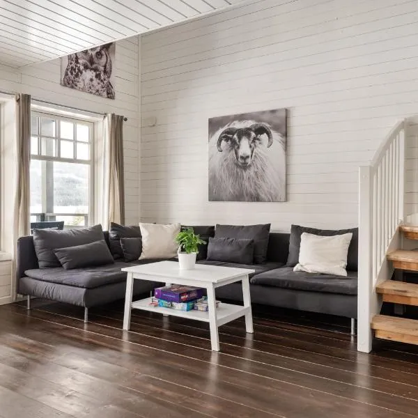 Cabin in Trysil with seaview to lake, hotel in Trysil