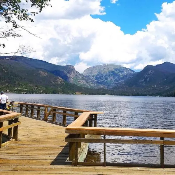Cozy cabin Steps from Lake and Board walk, 5 min RMNP, Moose Lodge Studio, hotel a Grand Lake