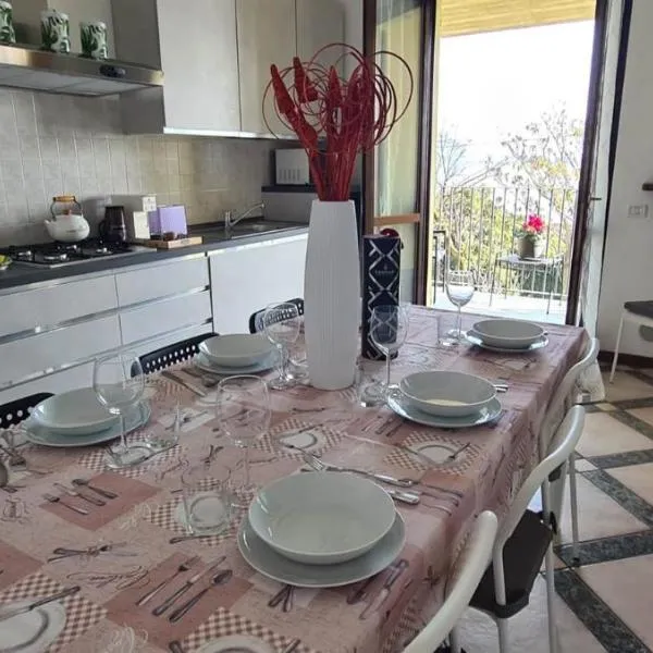 CASA AL LAGO D'ISEO VISTA PANORAMICA, hotel in Predore