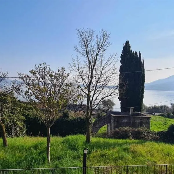 CASA AL LAGO D'ISEO VISTA PANORAMICA，普雷多雷的飯店