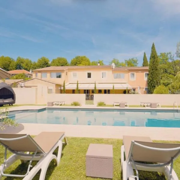 Le Mas Du Colombier, hotel v destinaci Cadenet