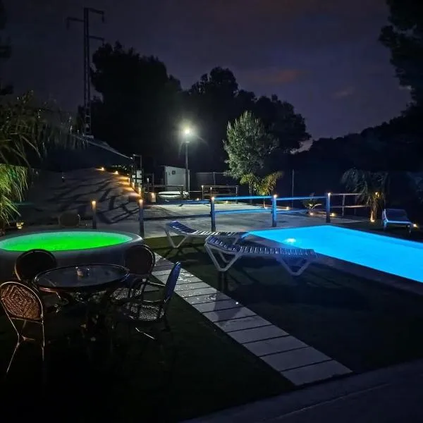 La Casona del Pinar Jacuzzi & Swiming Pool, hotel v destinaci Alhaurín de la Torre