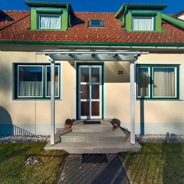 Ferienhaus - gemütlich und traditionell auf 90 m2, hotel in Fürstenfeld