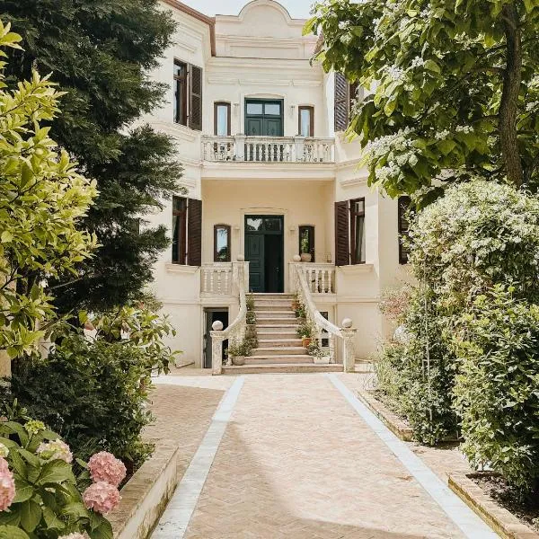 Seven cafe & hotel, hotel v destinaci Pogradec