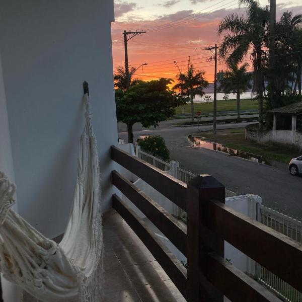 Sobrado com Vista Mar e Piscina - Condomínio