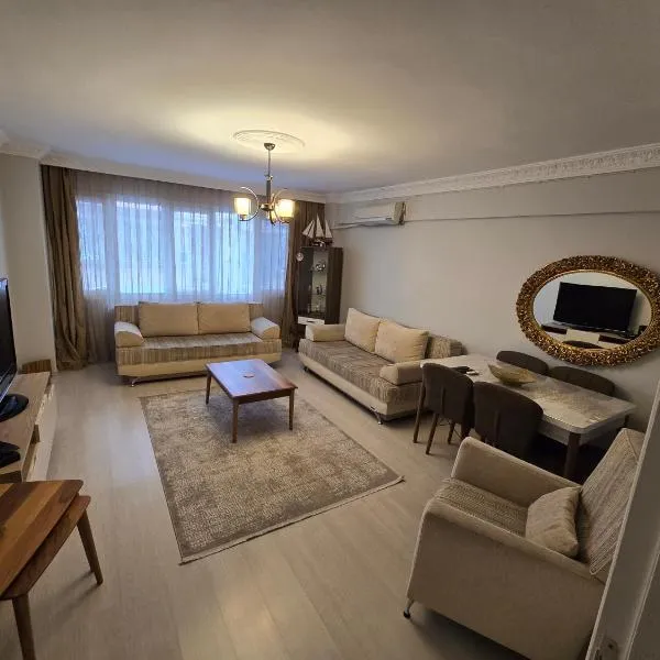 3+1 , historical elevator, warm house next to sea, hotel v destinaci Konak