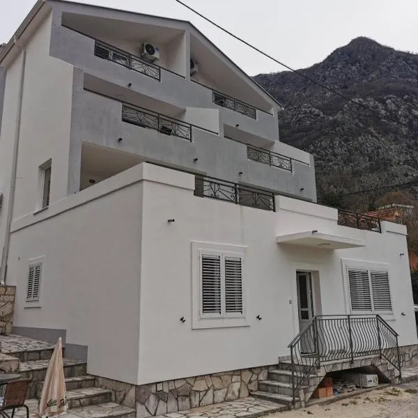 Apartman Danilo i Filip, hotel in Risan