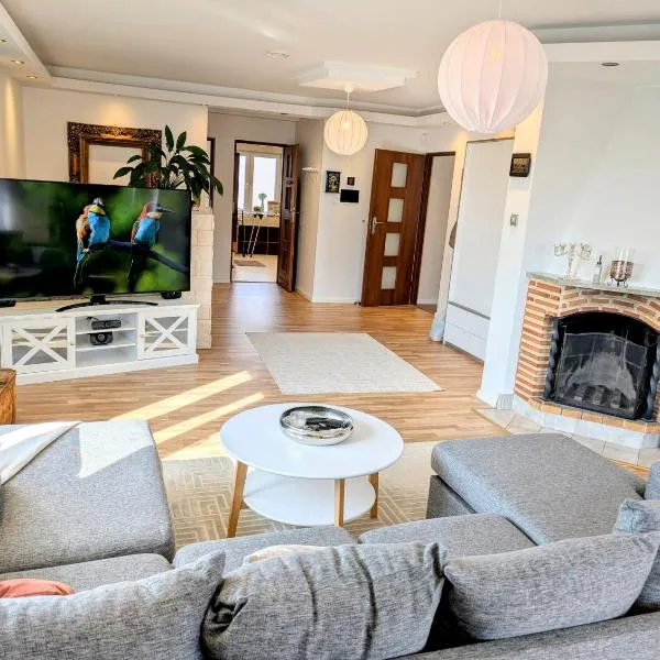 Luxury Villa 130 m2 centrally, hotel in Katrineholm
