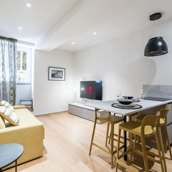 History and Design Apartment Facing the Old Port, hotel in Genova