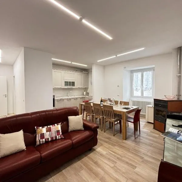 Casa Manzoni Gravedona - Larihome A84, hotel di Gravedona