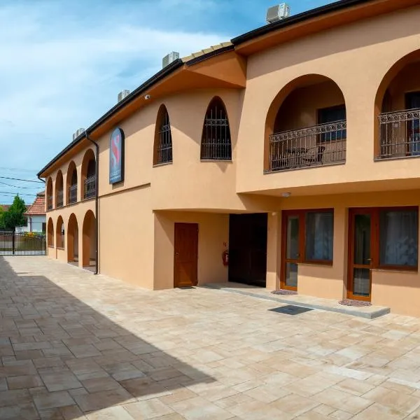 Scarlett Pension & Restaurant, hotel v Veľkém Mederu