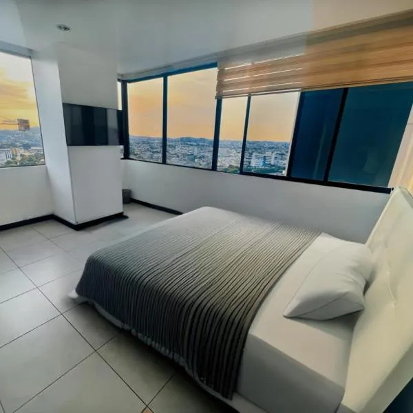 Depa Bellini, vista a la ciudad, Puerto Santa Ana, hotel i Guayaquil