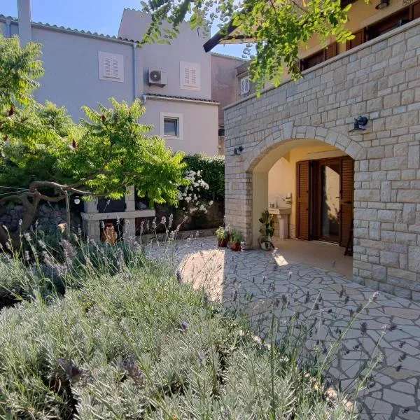 Skulka Apartment - Cres Island, hotel di Orlec