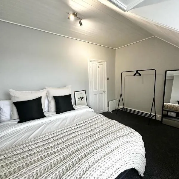 Luxury 5 bed Salford home free parking, hotel em Manchester