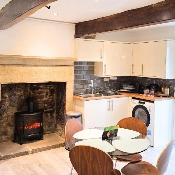 Two-bedroom Cottage - Sandstone Garden Patio - Free Parking - Pets Welcome, hotel in Ingrow