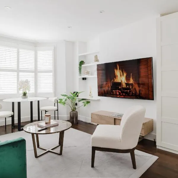 Specious Bright Flat with Garden in Central London, hotel in London