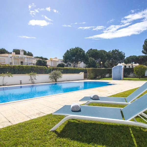 Nature Escape 2BR Villa Pool Wi-Fi AC, hotel u gradu Olhos de Agua