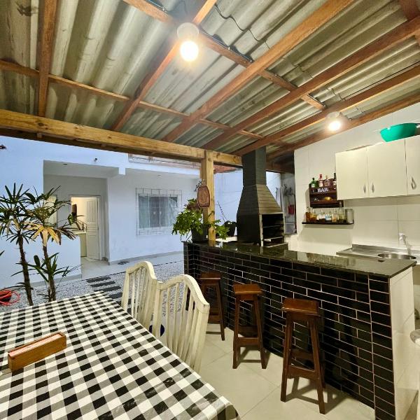 Casa com salão de festas 7km da praia