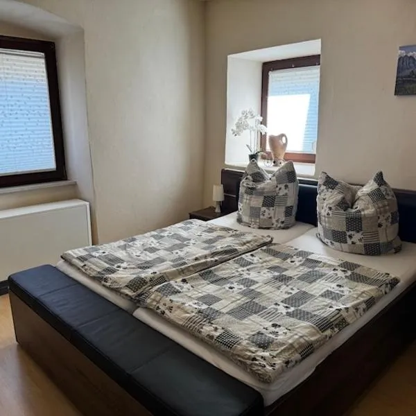 Großzügiges Haus in Moselnähe, hotel v destinaci Neumagen-Dhron