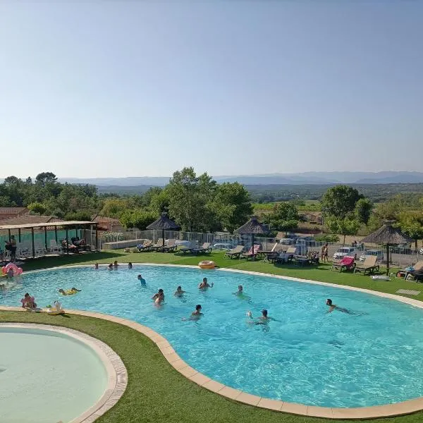 Domaine des Garrigues, hotel v destinaci Grospierres
